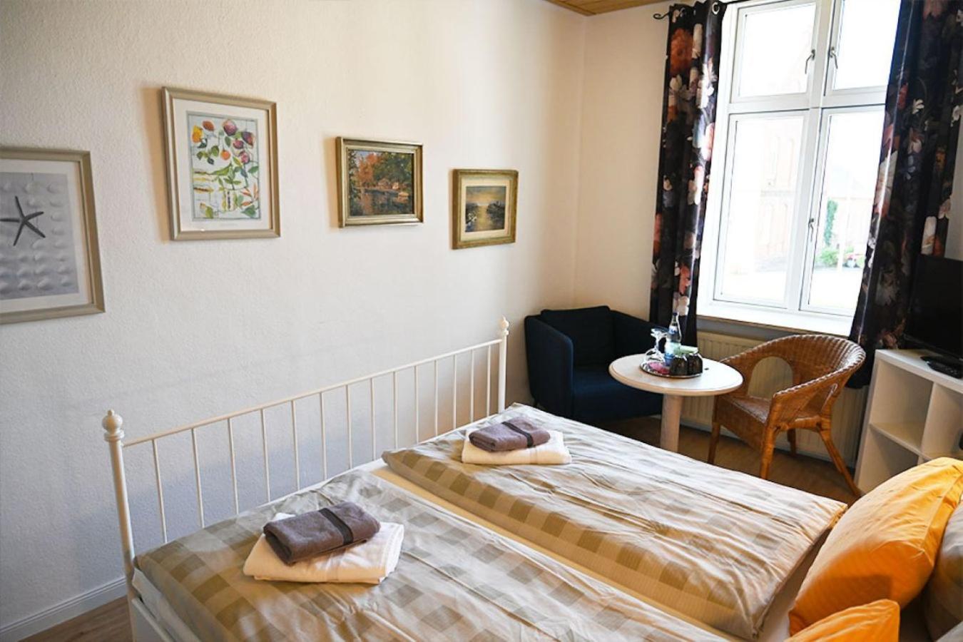 Nordfriesisches Haus Hotell Tönning Exteriör bild