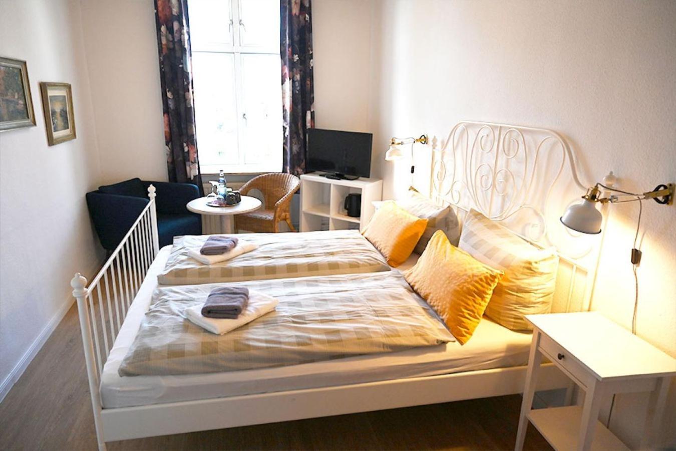Nordfriesisches Haus Hotell Tönning Exteriör bild